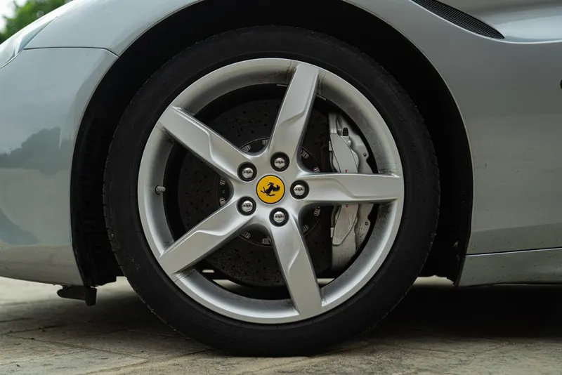 Ferrari CALIFORNIA T 39