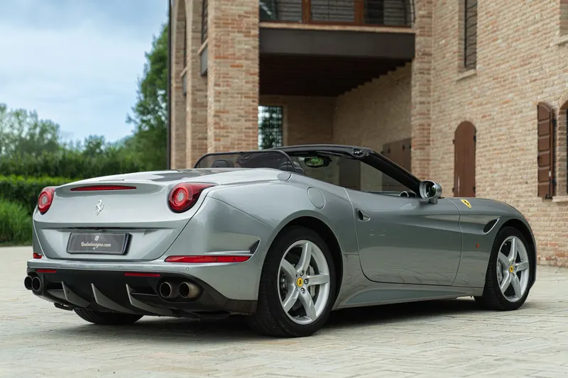 Ferrari CALIFORNIA T 6