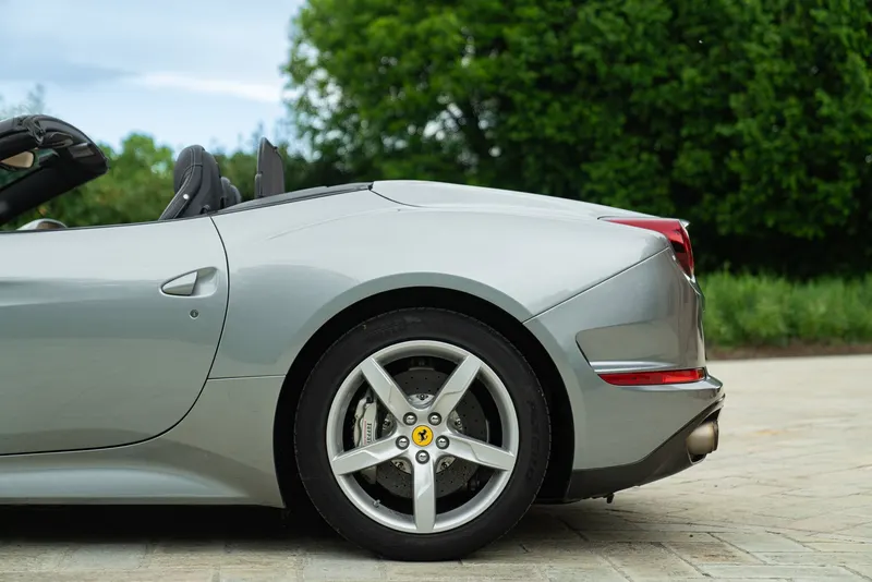 Ferrari CALIFORNIA T 41