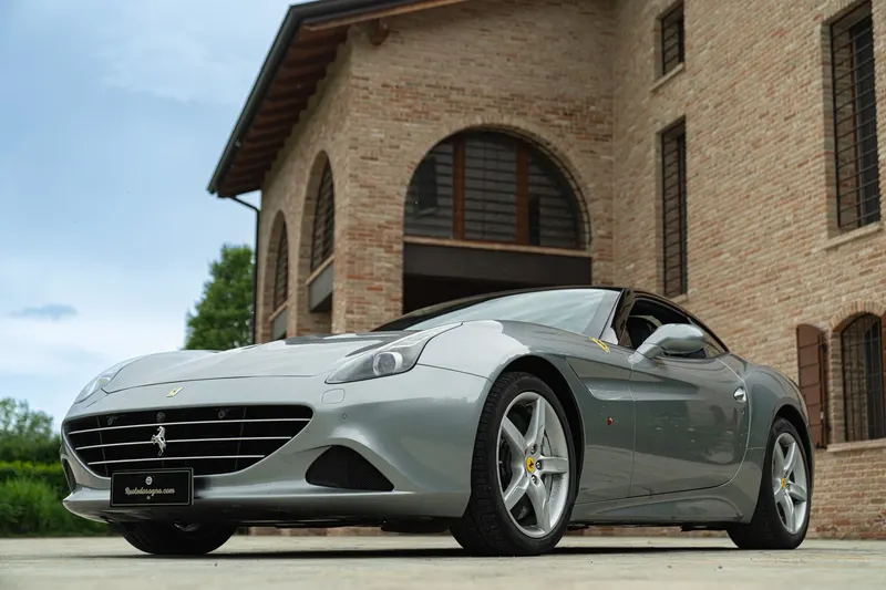 Ferrari CALIFORNIA T 13
