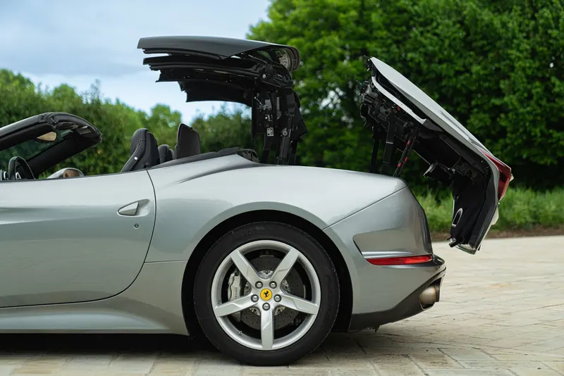 Ferrari CALIFORNIA T 26