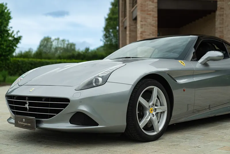 Ferrari CALIFORNIA T 32