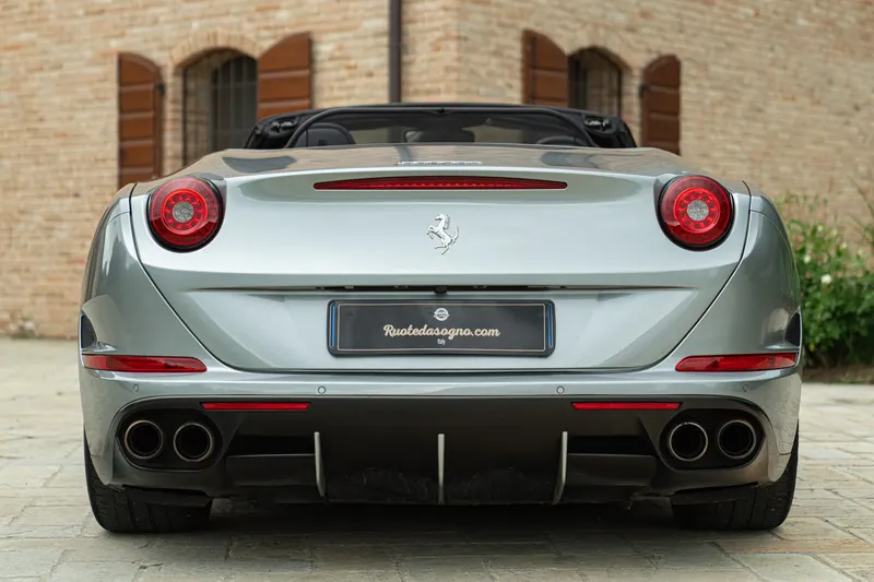 Ferrari CALIFORNIA T 8