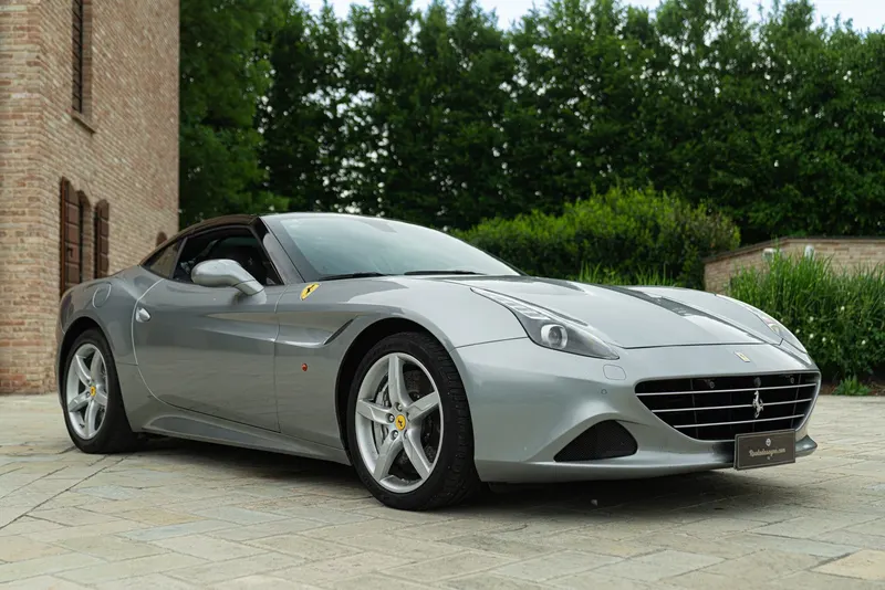 Ferrari CALIFORNIA T 10