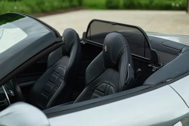 Ferrari CALIFORNIA T 25