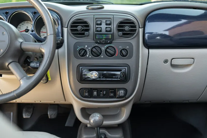PT CRUISER  LIMITED 2.4 L CABRIOLET 53