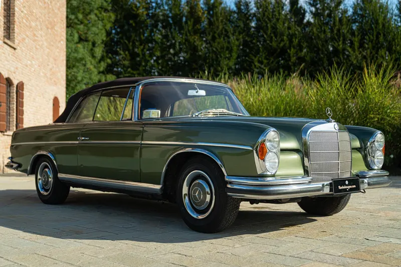 Mercedes-Benz 220 SE CABRIOLET 2