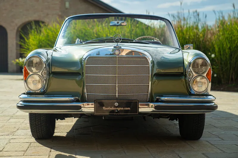 Mercedes-Benz 220 SE CABRIOLET 3