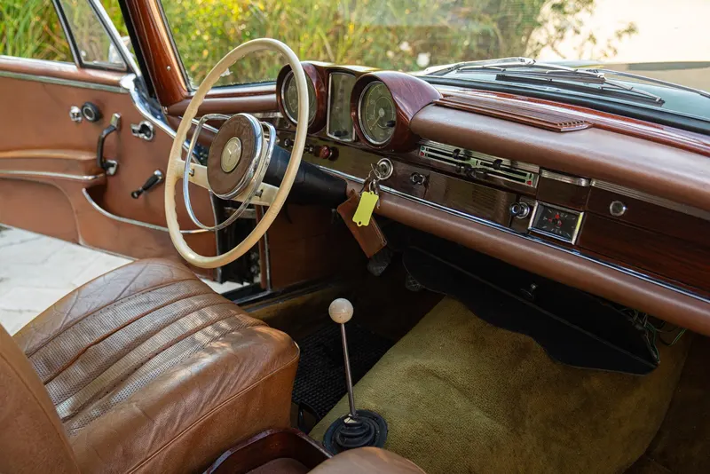 Mercedes-Benz 220 SE CABRIOLET 46