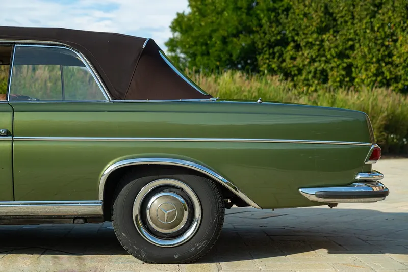 Mercedes-Benz 220 SE CABRIOLET 33