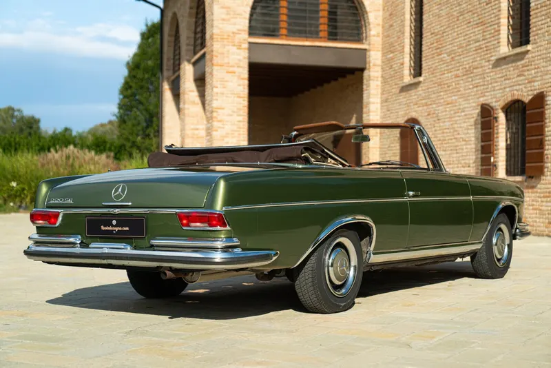 Mercedes-Benz 220 SE CABRIOLET 9