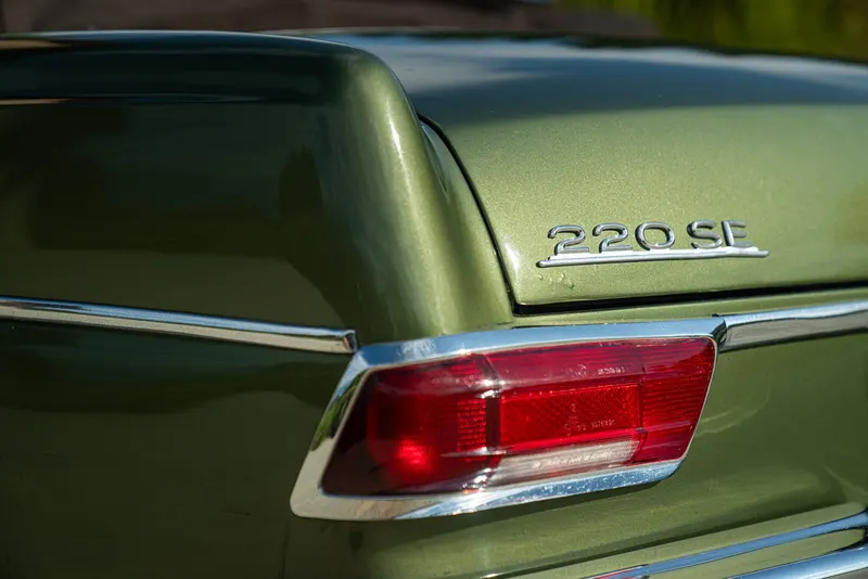 Mercedes-Benz 220 SE CABRIOLET 17