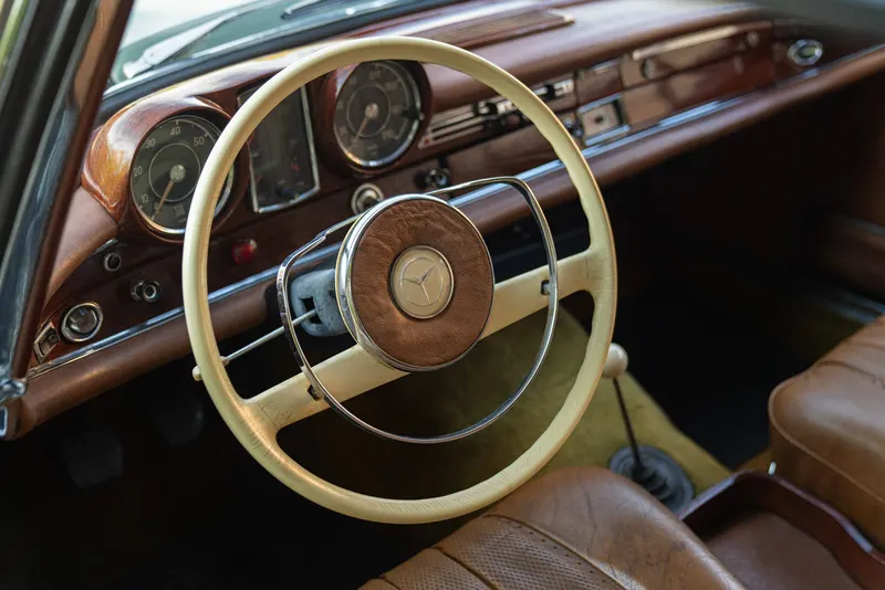 Mercedes-Benz 220 SE CABRIOLET 53
