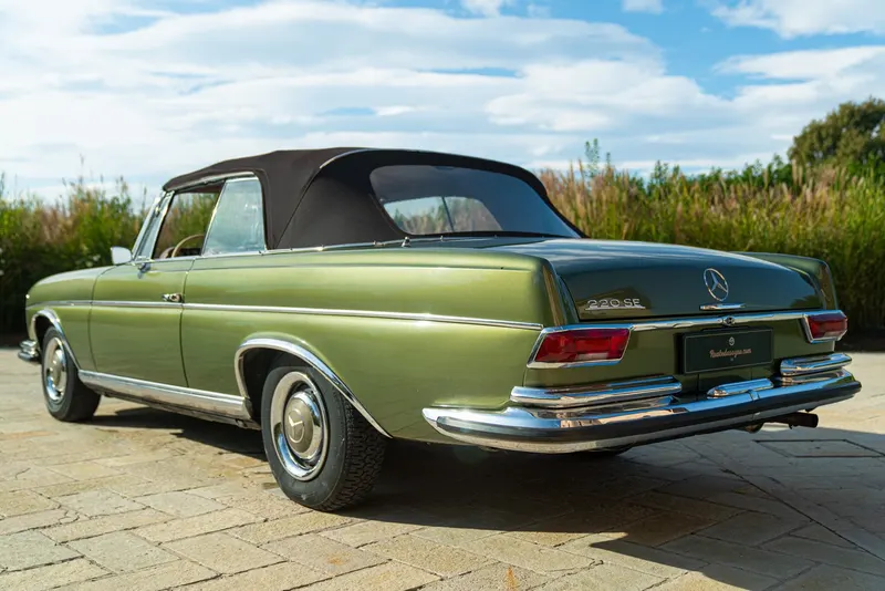 Mercedes-Benz 220 SE CABRIOLET 11