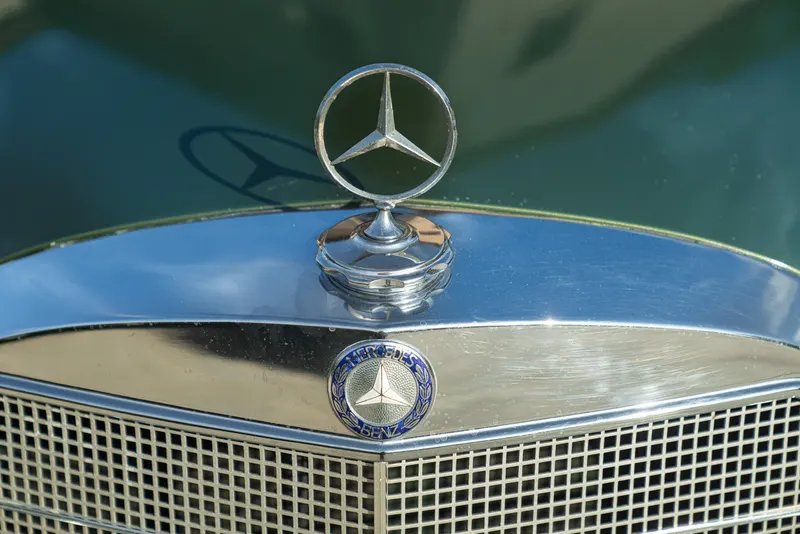Mercedes-Benz 220 SE CABRIOLET 43