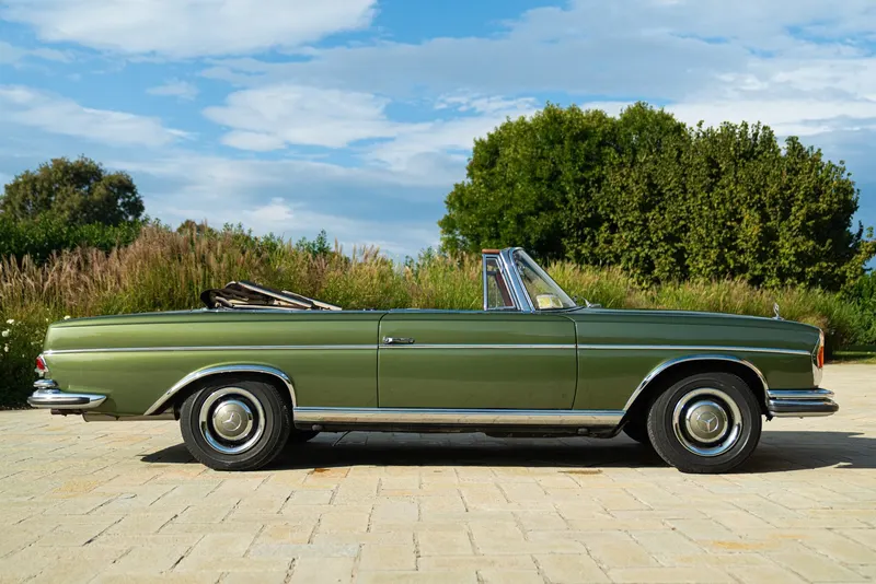 Mercedes-Benz 220 SE CABRIOLET 6