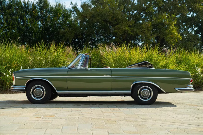 Mercedes-Benz 220 SE CABRIOLET 4