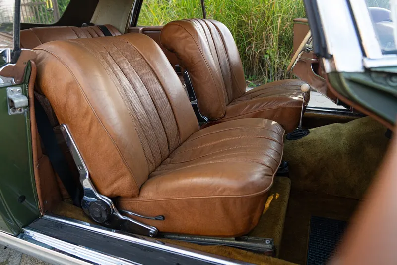 Mercedes-Benz 220 SE CABRIOLET 47