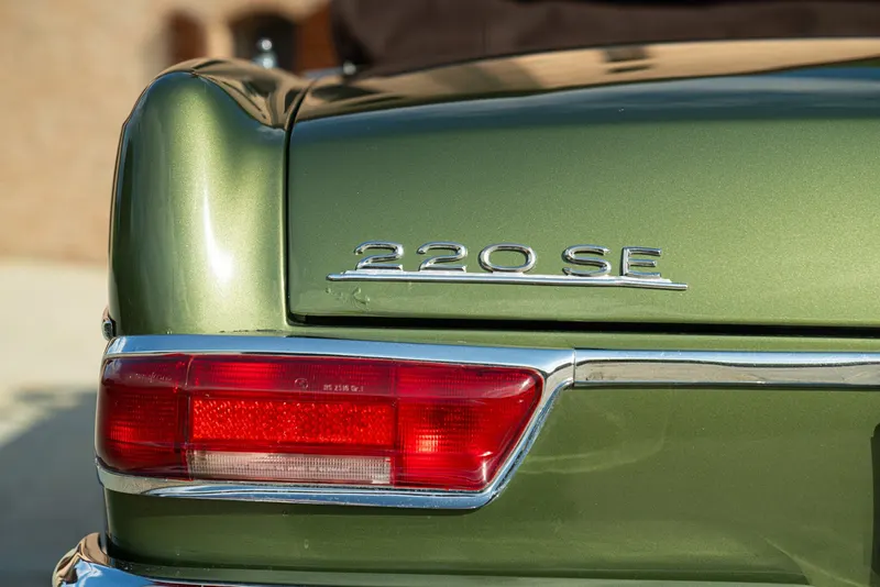 Mercedes-Benz 220 SE CABRIOLET 25