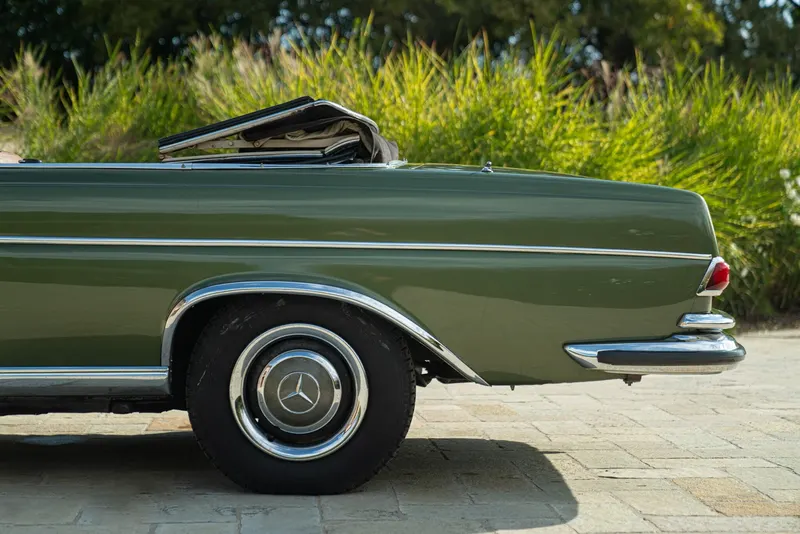 Mercedes-Benz 220 SE CABRIOLET 19