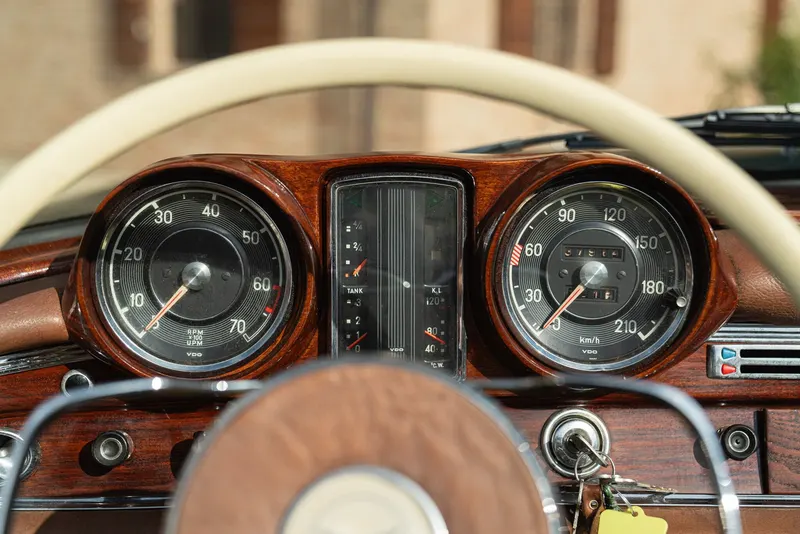 Mercedes-Benz 220 SE CABRIOLET 64
