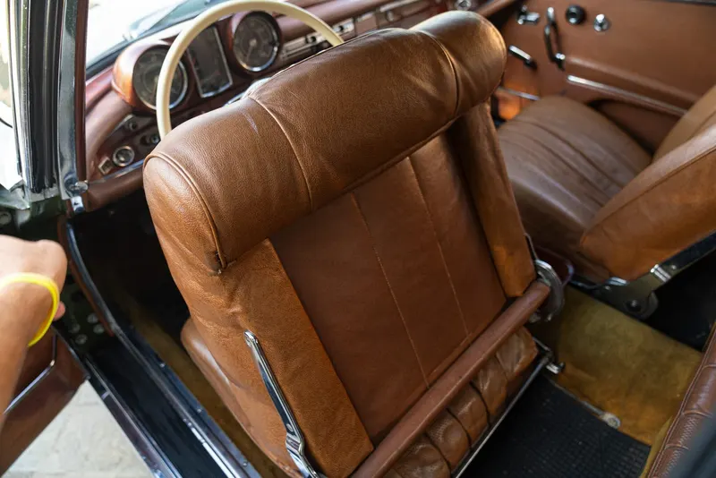 Mercedes-Benz 220 SE CABRIOLET 48