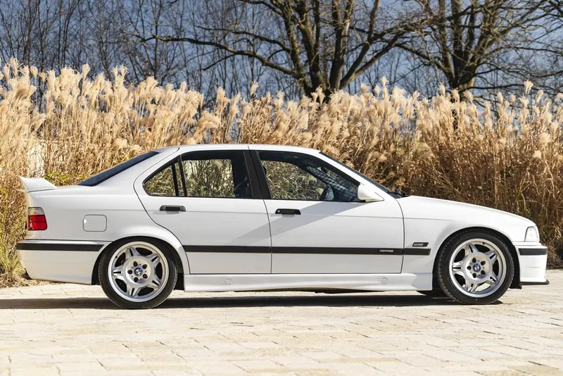 BMW 318 IS MOTORSPORT LIMITED EDITION 11