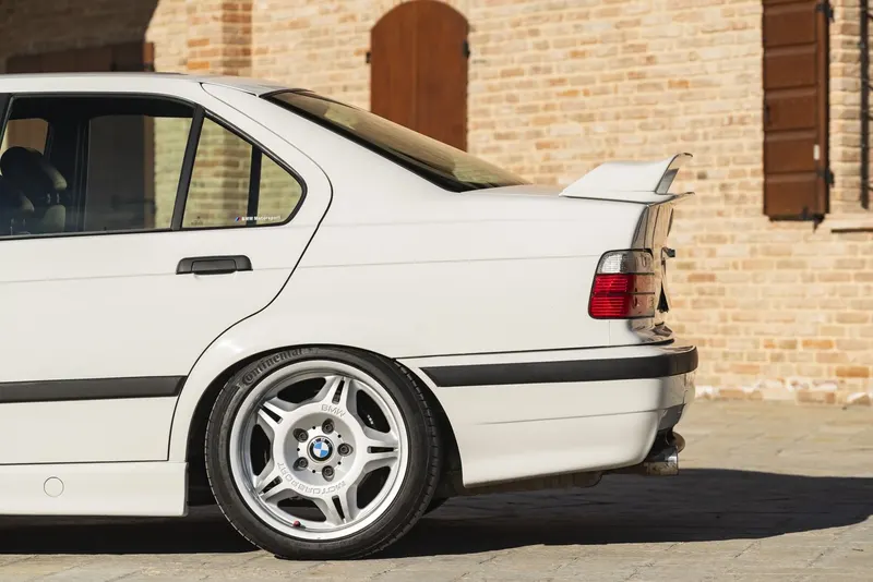 BMW 318 IS MOTORSPORT LIMITED EDITION 33