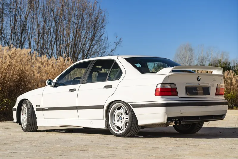 BMW 318 IS MOTORSPORT LIMITED EDITION 13