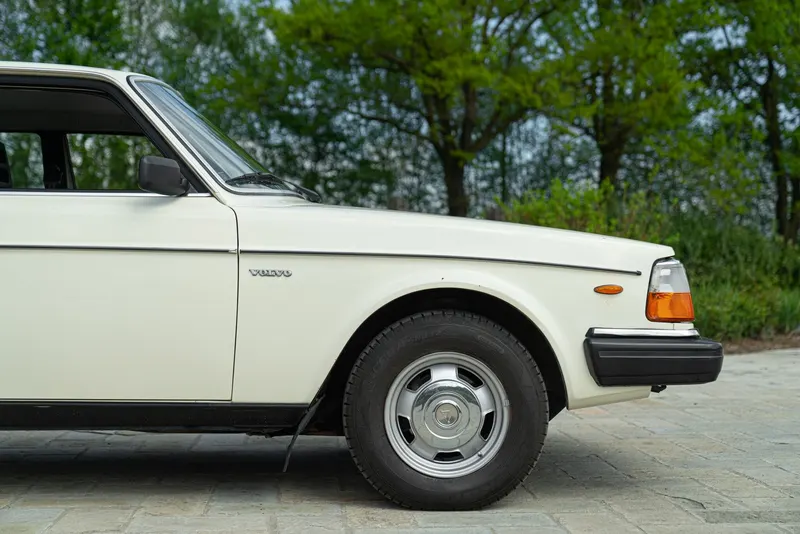 Volvo 244 GL 18