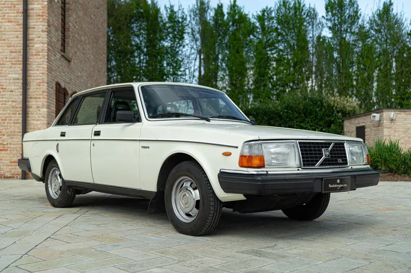 Volvo 244 GL 2