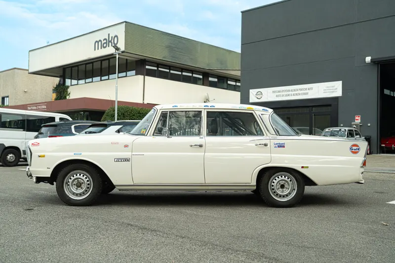 Mercedes-Benz 220 S RALLY 4
