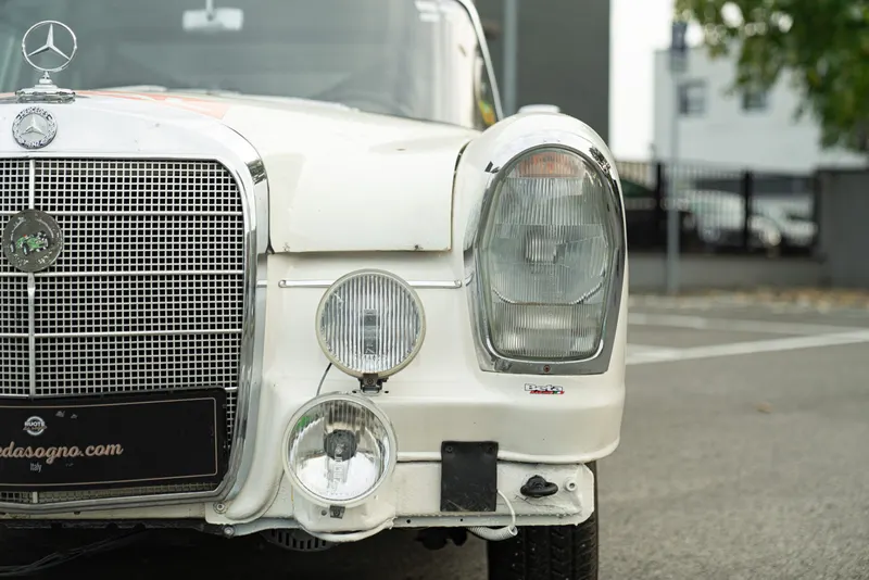 Mercedes-Benz 220 S RALLY 9