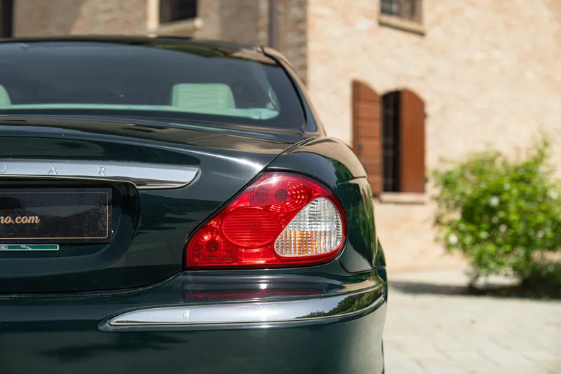 Jaguar X-TYPE 2.5 V6 19