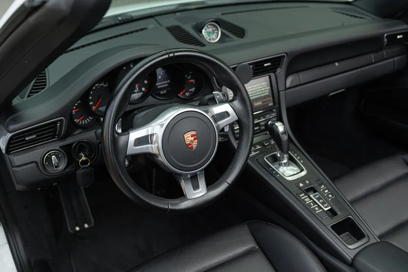 Porsche 991 (911) CARRERA GTS CABRIOLET 48