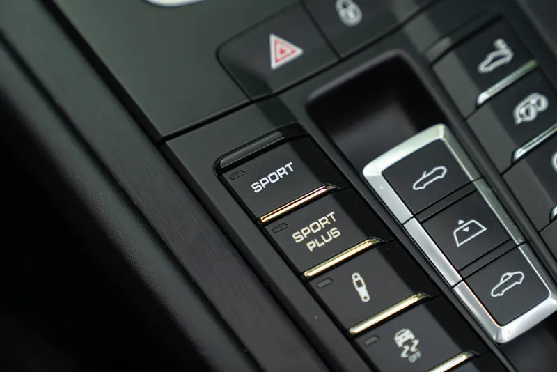Porsche 991 (911) CARRERA GTS CABRIOLET 54