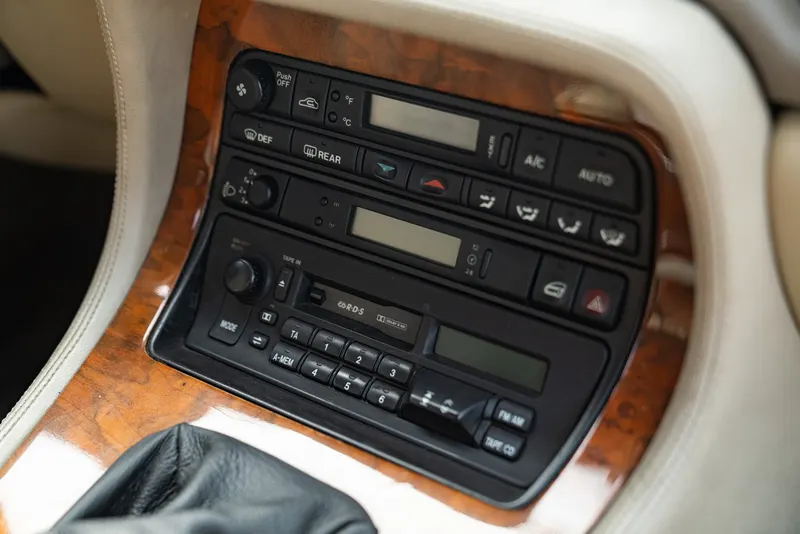 Jaguar XJ6 3.2 MANUALE 27