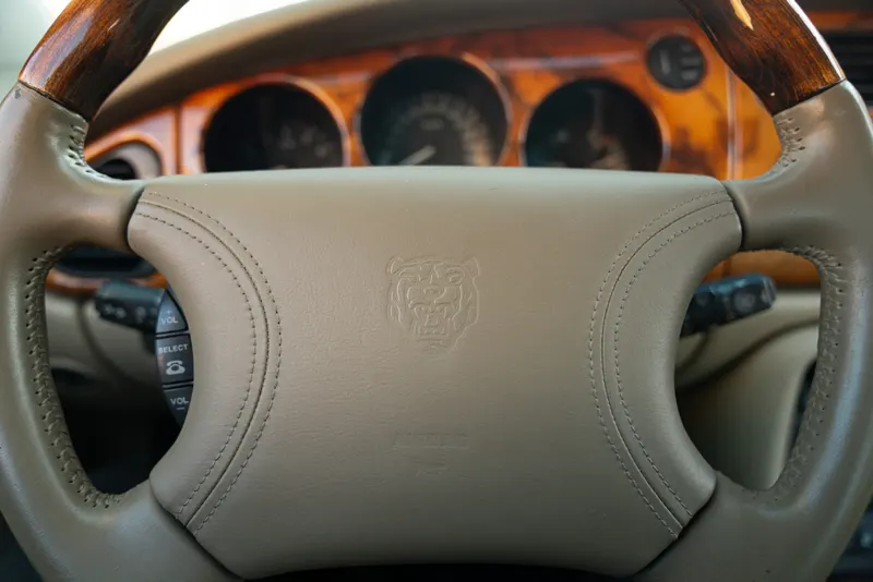 Jaguar XK8 COUPE GENTLEMEN SPEC 37