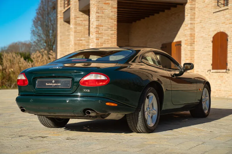 Jaguar XK8 COUPE GENTLEMEN SPEC 6