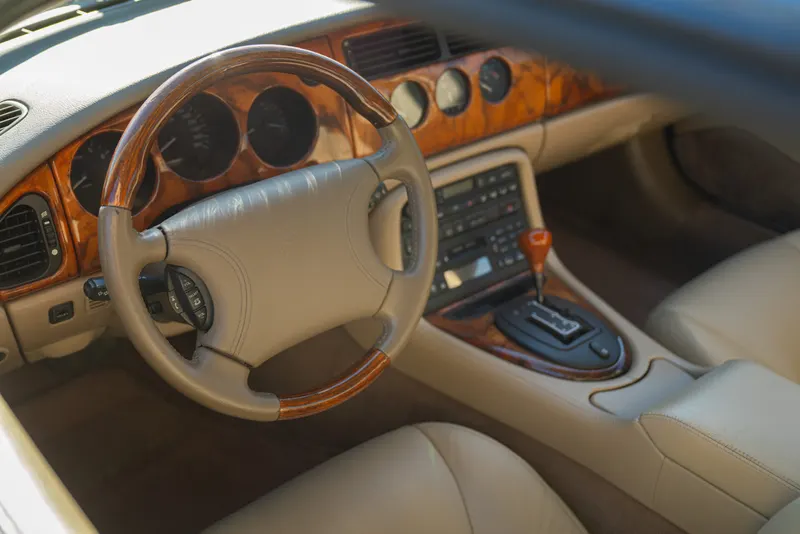 Jaguar XK8 COUPE GENTLEMEN SPEC 47