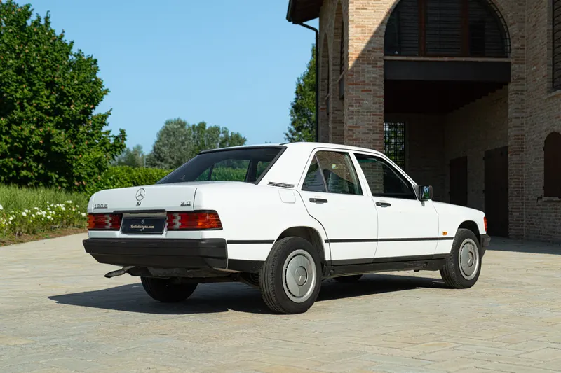 Mercedes-Benz 190 E 8