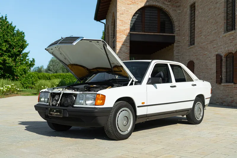 Mercedes-Benz 190 E 39