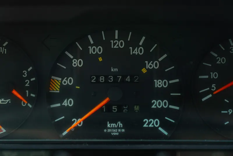 Mercedes-Benz 190 E 38