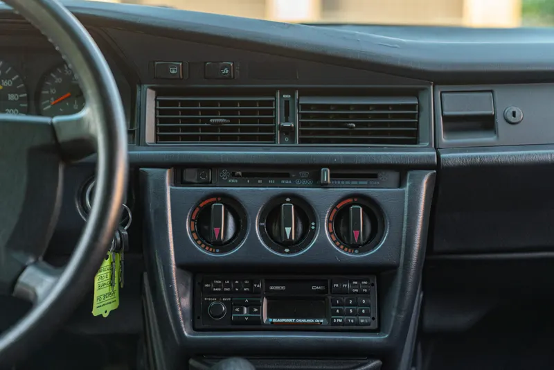 Mercedes-Benz 190 E 33