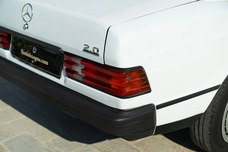 Mercedes-Benz 190 E 18