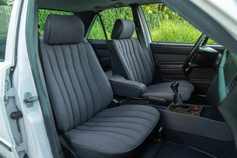 Mercedes-Benz 190 E 22
