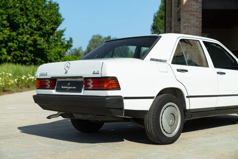 Mercedes-Benz 190 E 9