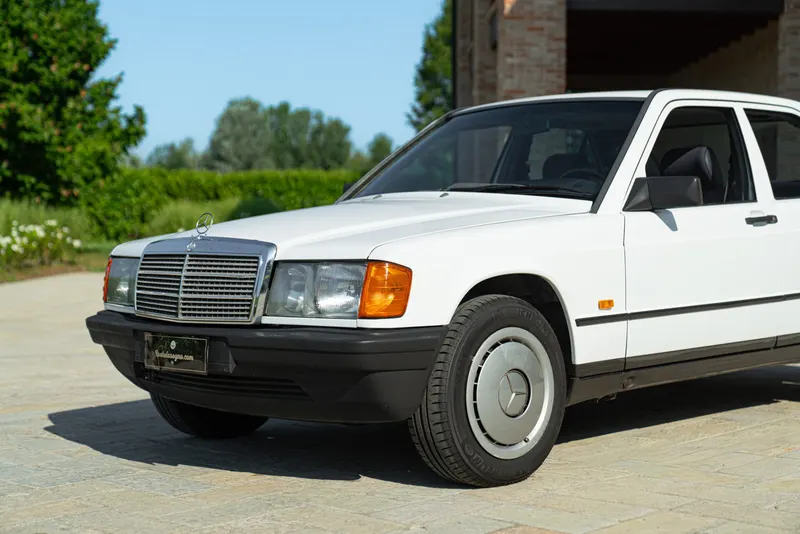 Mercedes-Benz 190 E 12