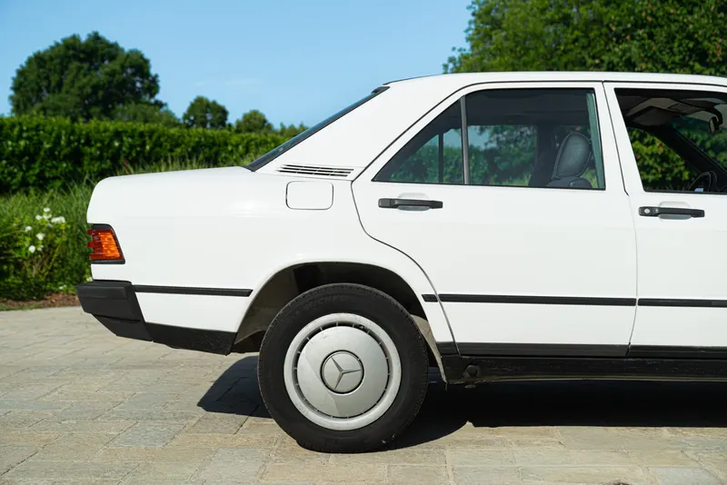 Mercedes-Benz 190 E 17