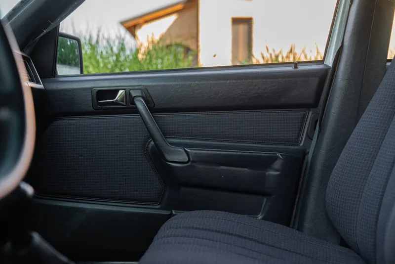 Mercedes-Benz 190 E 25
